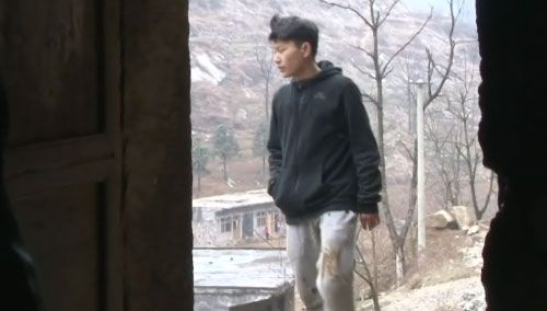 《变形计》何俊鹏廖洪毅闹不和 小屋内大打出手