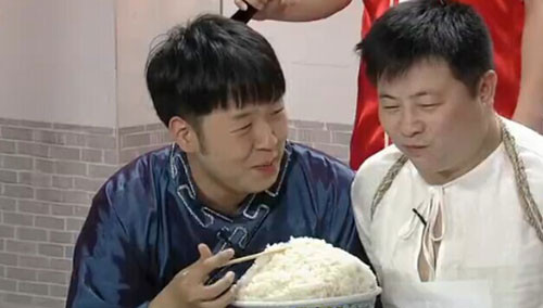 《我们都爱笑》杜海涛喂陈英俊吃刀片