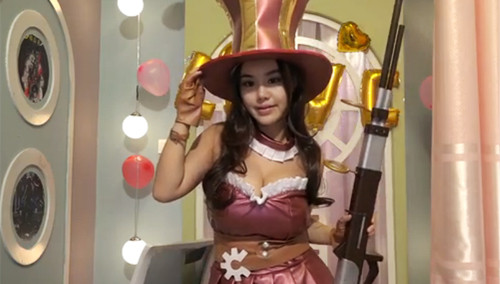 前方高能！可儿变身“皮城女警”上演甜蜜诱惑