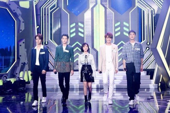 《天天向上》十周年开篇特辑收视夺冠 五大热搜词点燃观众热情