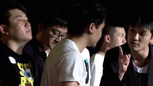 我们都爱笑小剧场集体抖脚拍mv