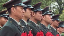 男子汉泪别军营获豪情赠言